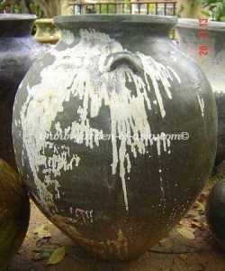 gakm-001-a-antique-urn